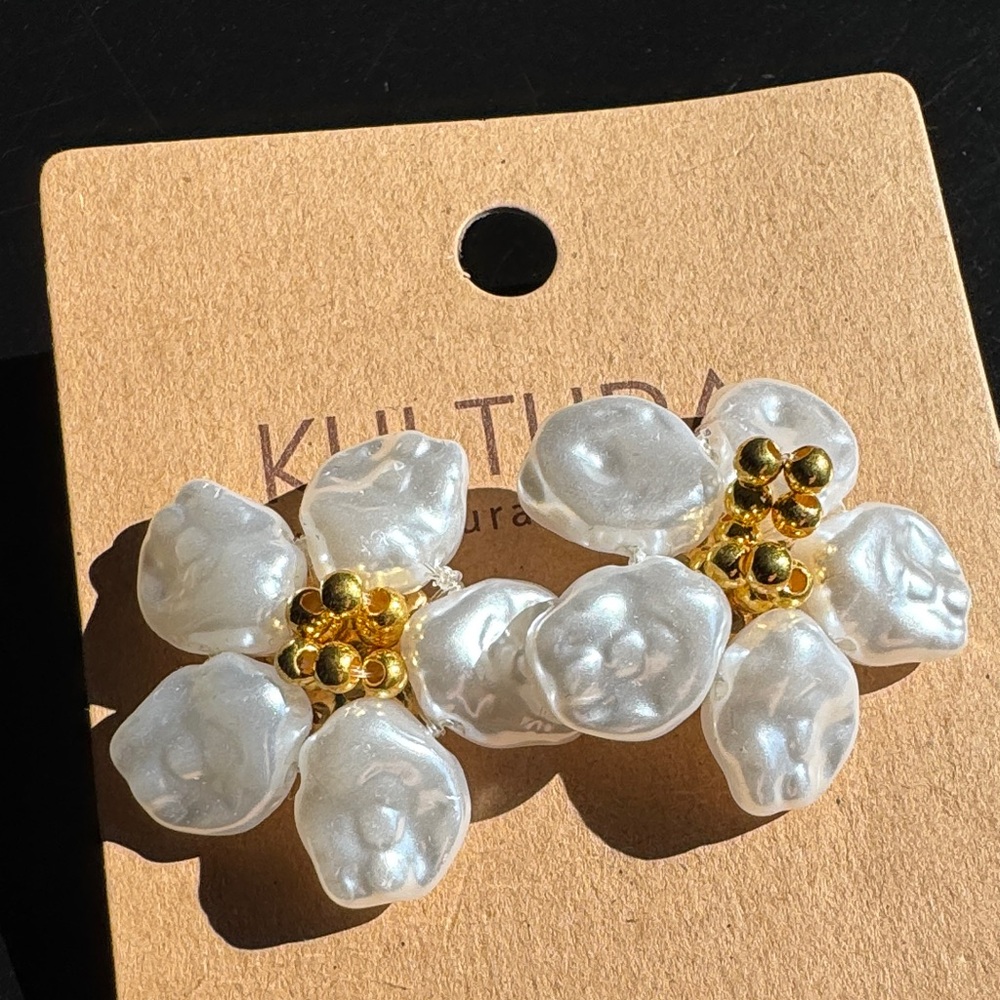 White and Gold Floral Earrings